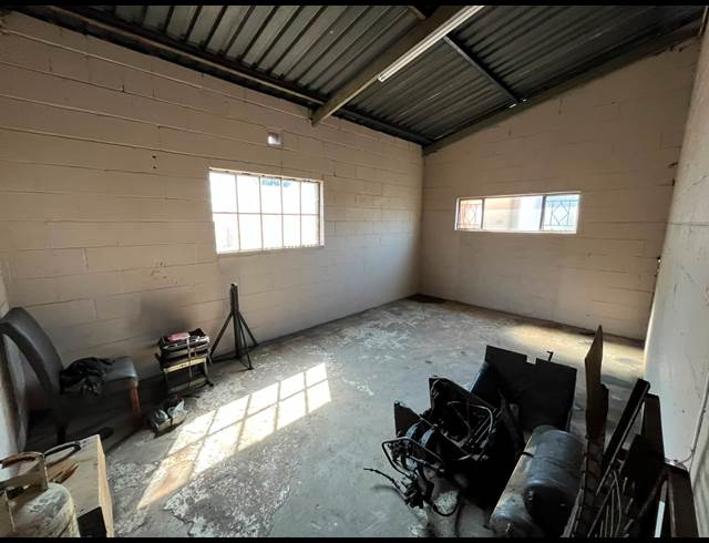 200M² WORKSHOP TO LET IN VULCANIA