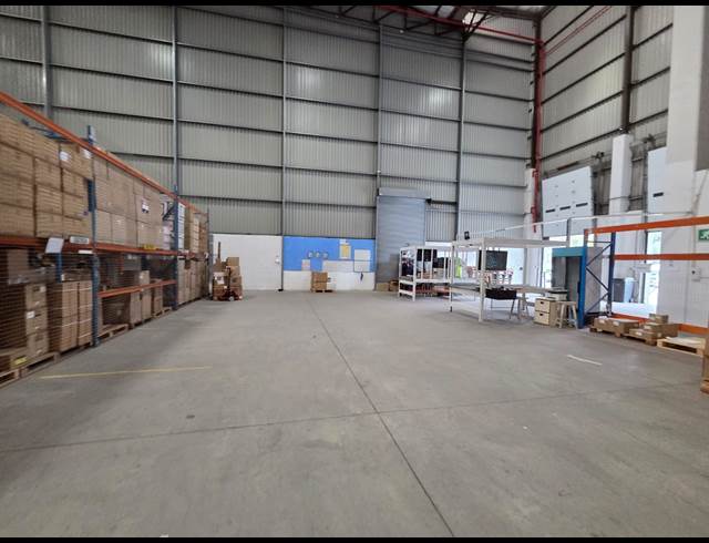 1,697M² WAREHOUSE TO LET IN AIRPORT INDUSTRIA