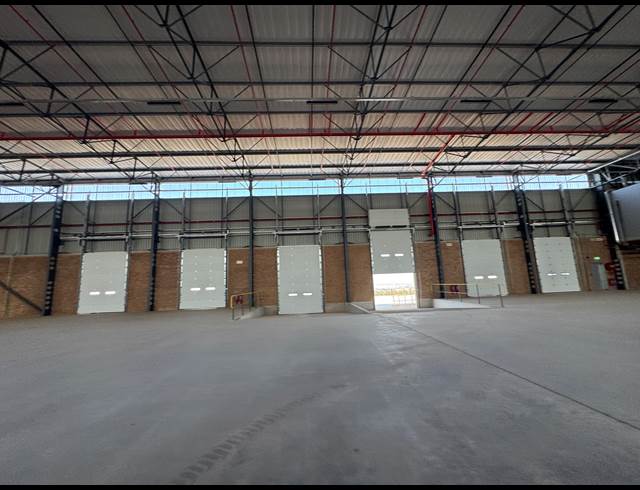 1,910M² WAREHOUSE TO LET IN AIRPORT PARK