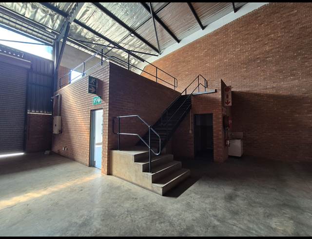 284M² WAREHOUSE TO LET IN DRIEHOEK