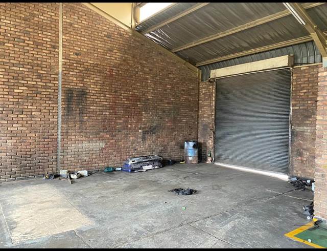 210M² WAREHOUSE TO LET IN BENONI SOUTH