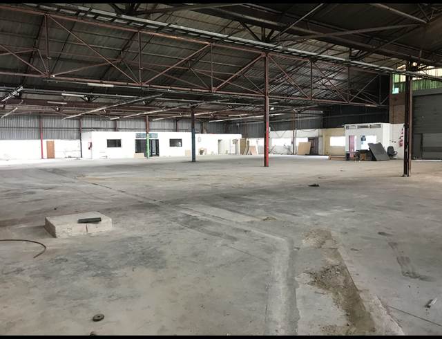 2,240M² WAREHOUSE TO LET IN WYNBERG