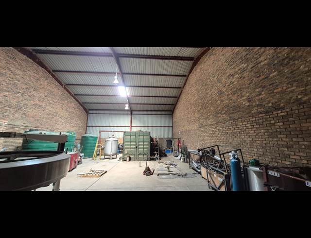 220M² WAREHOUSE TO LET IN ANDERBOLT