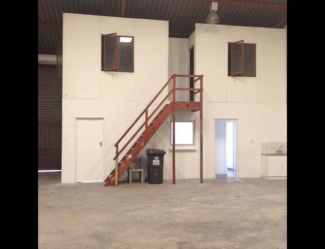 250M² WAREHOUSE TO LET IN BROADLANDS