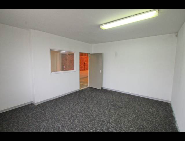 636.50M² WAREHOUSE TO LET IN KYA SANDS