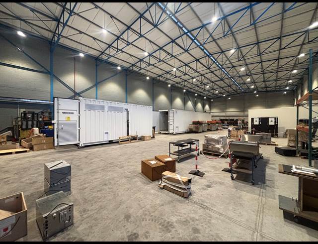 1,036M² WAREHOUSE TO LET IN FIRGROVE