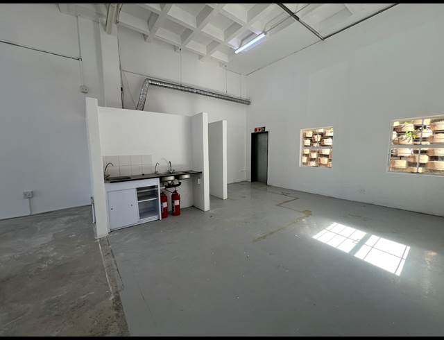 100M² WAREHOUSE TO LET IN HIGHVELD