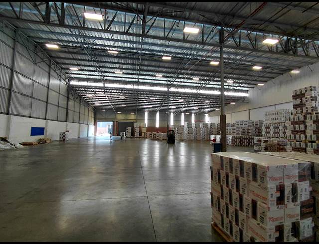 2,940M² WAREHOUSE TO LET IN POMONA