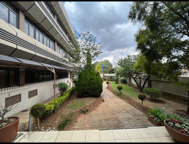 3,651M² OFFICE TO LET IN STEELEDALE