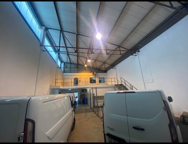 318M² WAREHOUSE TO LET IN AIRPORT INDUSTRIA