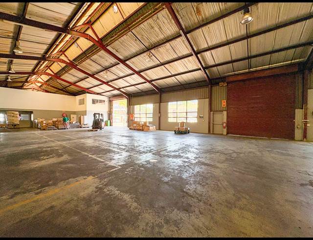 1,100M² WAREHOUSE TO LET IN WESTMEAD