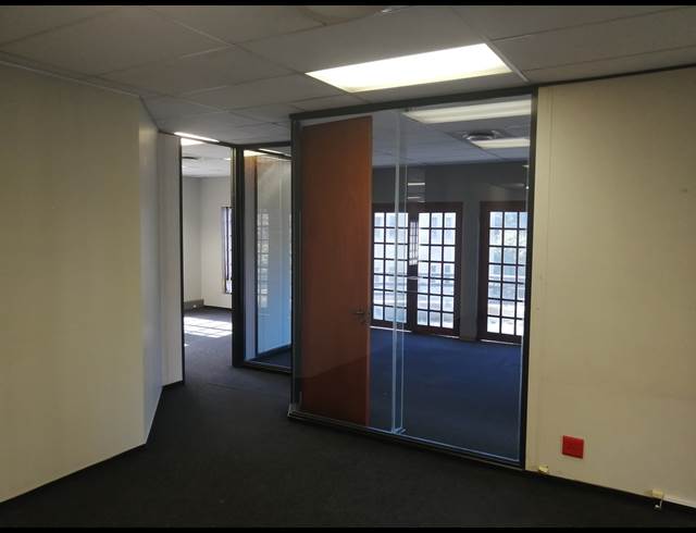 488M² OFFICE TO LET IN WESTVILLE