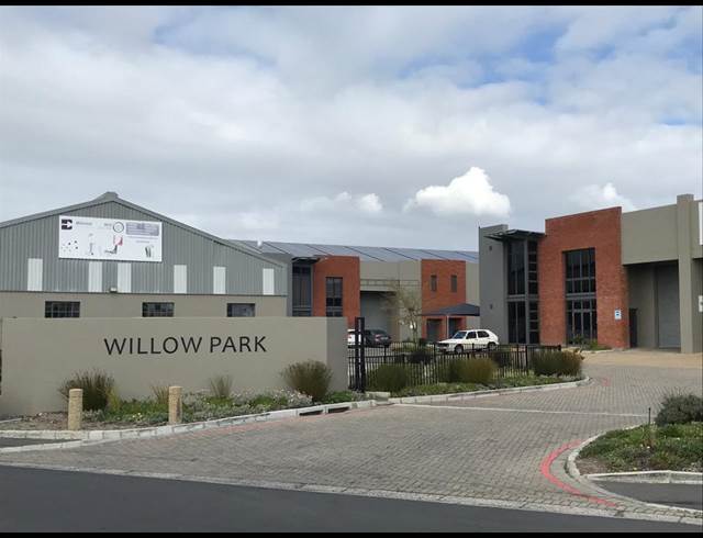 449M² WAREHOUSE TO LET IN STIKLAND INDUSTRIAL