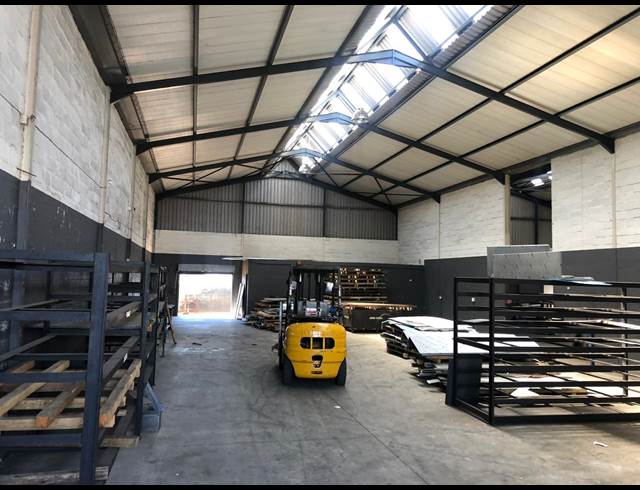 900M² WAREHOUSE TO LET IN STIKLAND INDUSTRIAL