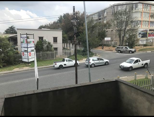 175M² SHOWROOM RENTED IN FERNDALE