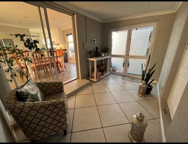 5 BEDROOM HOUSE TO LET IN RICHWOOD