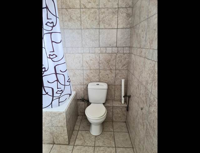 2 bed property to rent in ESSENWOOD