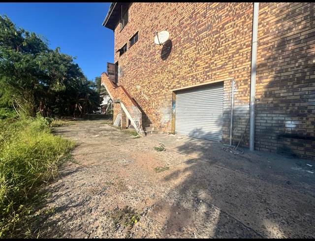 240M² WAREHOUSE TO LET IN PHOENIX INDUSTRIAL