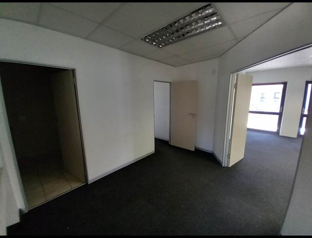 279M² OFFICE TO LET IN BRYANSTON