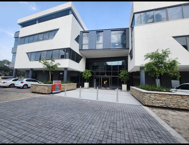 349M² OFFICE TO LET IN VORNA VALLEY