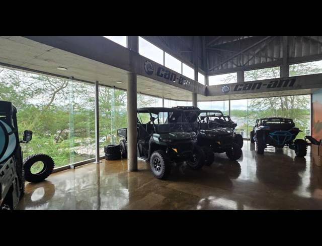 1,360M² SHOWROOM TO LET IN RIVERSIDE PARK