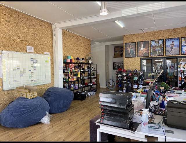 183M² BUSINESS TO LET IN WESTLAKE