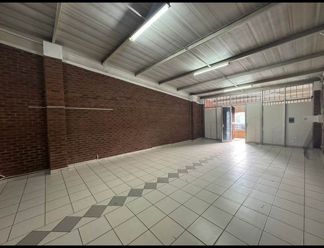 84M² WAREHOUSE TO LET IN CROWN