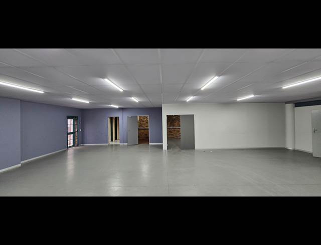 410M² WAREHOUSE TO LET IN STORMILL