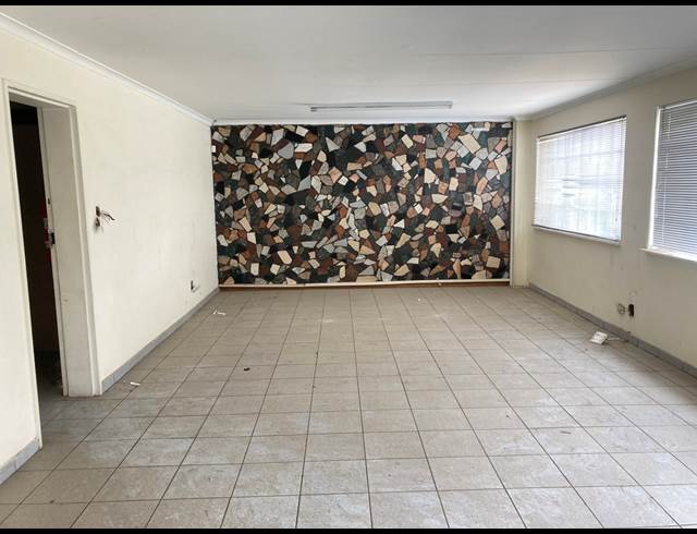 650M² WAREHOUSE TO LET IN KYA SANDS