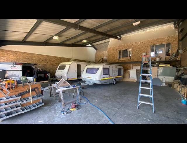 320M² WAREHOUSE TO LET IN HENNOPSPARK