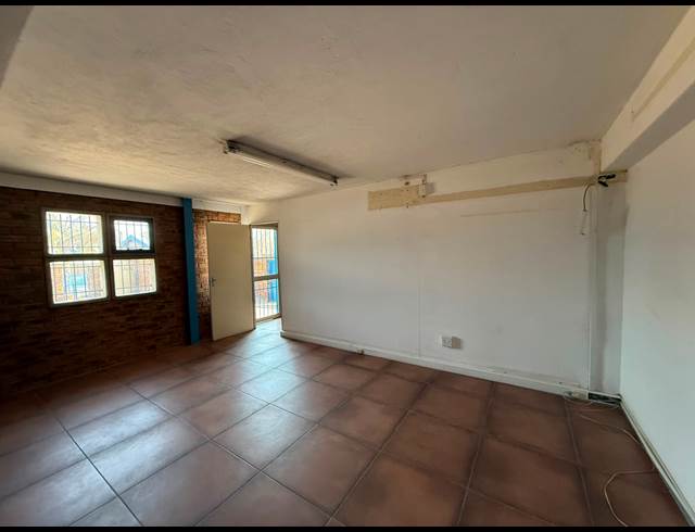 285M² WAREHOUSE TO LET IN LASER PARK