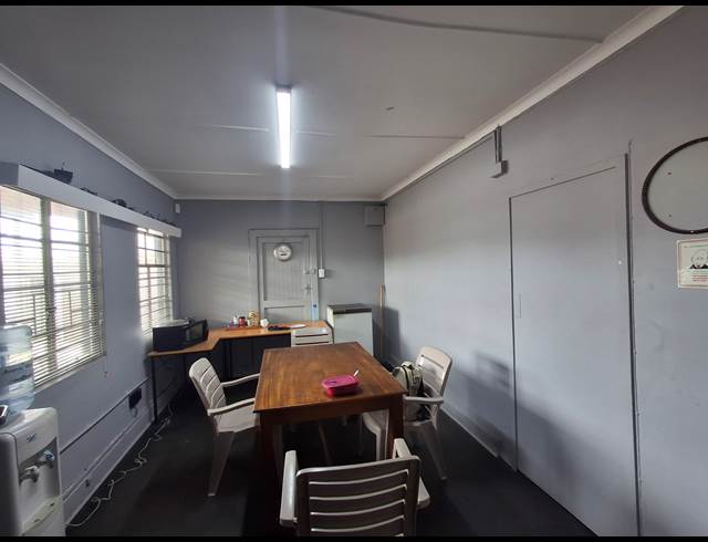 1,420M² WORKSHOP TO LET IN ARCADIA