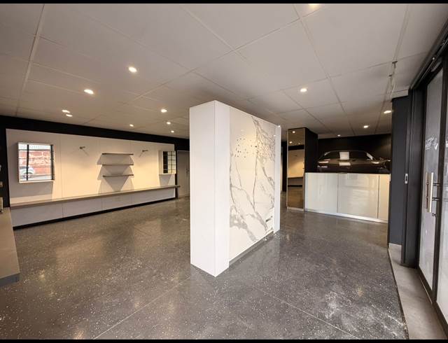530M² WAREHOUSE TO LET IN LONGLAKE