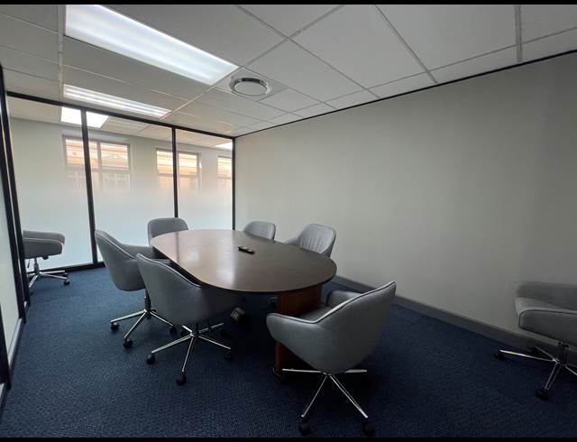 110M² OFFICE TO LET IN HYDE PARK