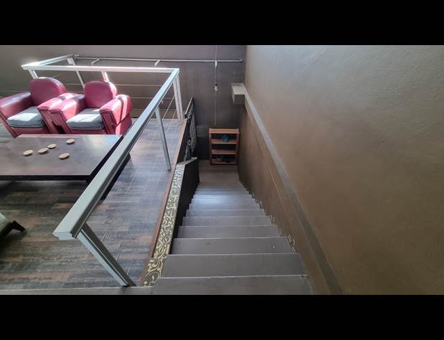 75M² BUSINESS TO LET IN WOODSTOCK