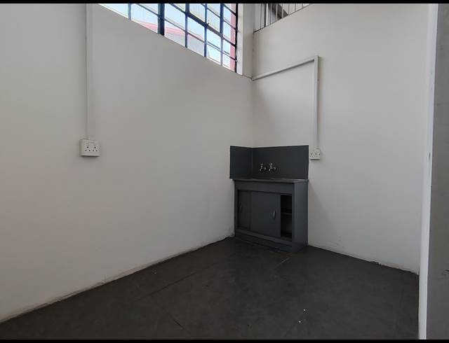 154M² WAREHOUSE TO LET IN STEELEDALE