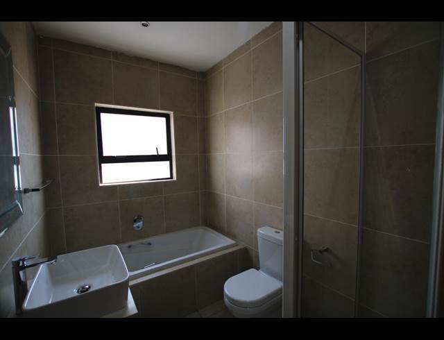 5 BEDROOM HOUSE TO LET IN GLENHAZEL