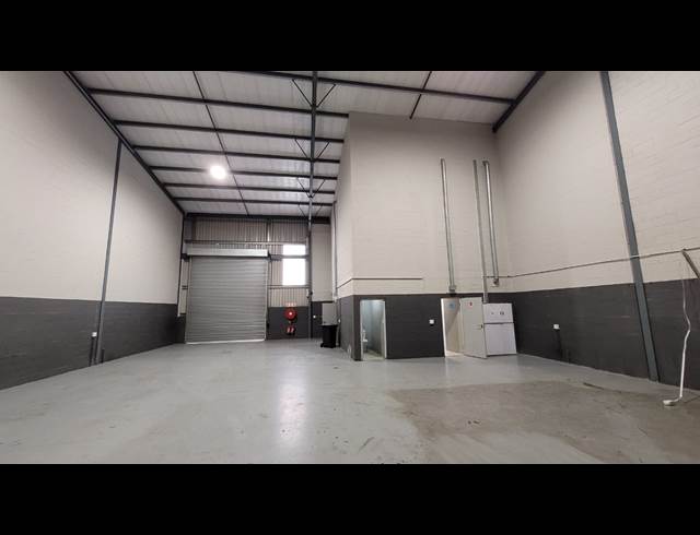 342M² WAREHOUSE TO LET IN STIKLAND INDUSTRIAL