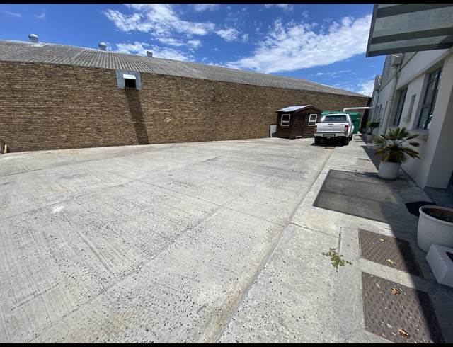 1,586M² WAREHOUSE TO LET IN OTTERY