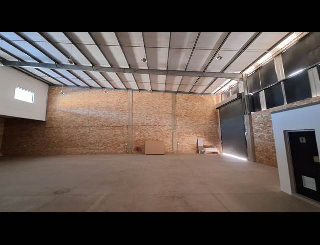 680M² WAREHOUSE TO LET IN NORTH RIDING