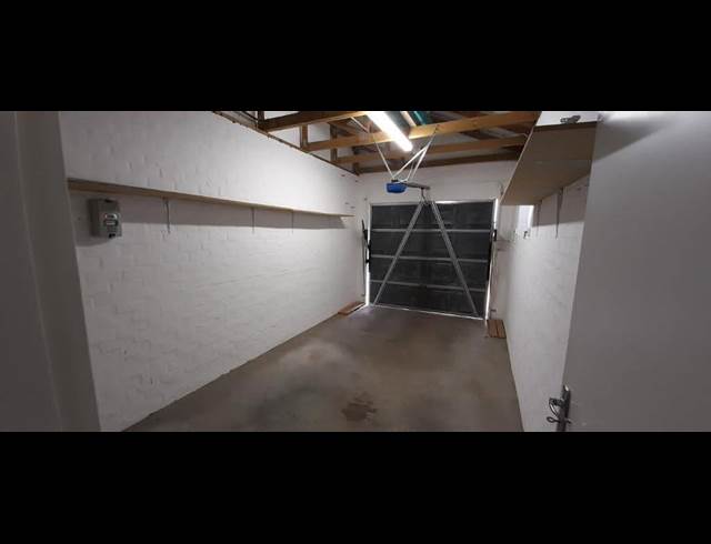 2 bed property to rent in VAN RIEBEECK PARK