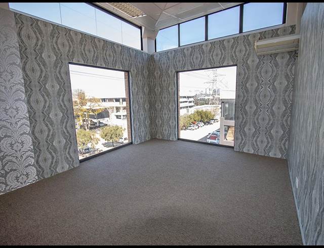 640M² SHOWROOM TO LET IN KRAMERVILLE