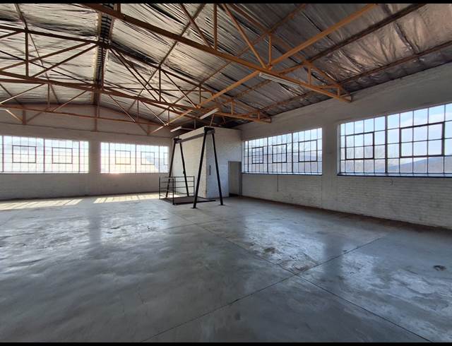 900M² WAREHOUSE TO LET IN BENROSE