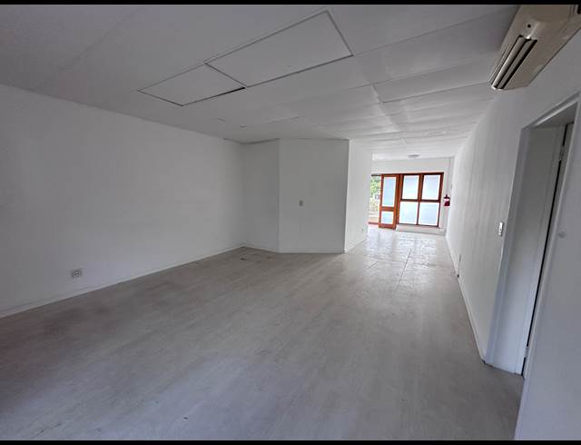 47M² OFFICE TO LET IN HOUT BAY CENTRAL