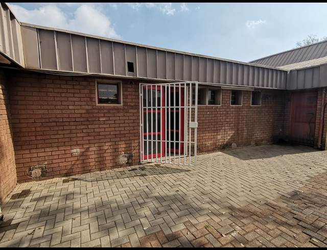 56M² RETAIL TO LET IN VALHALLA