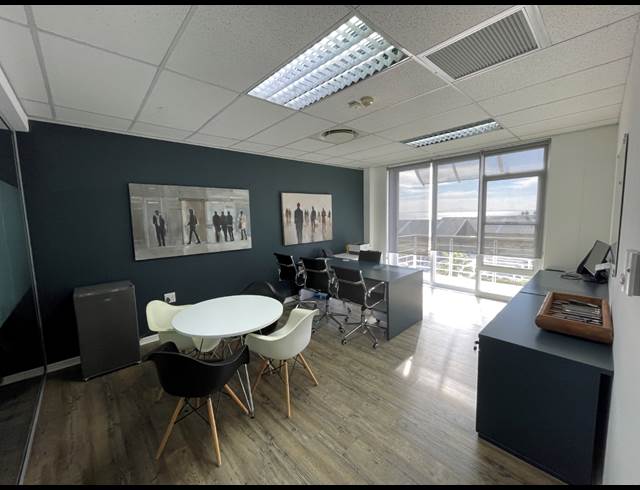277M² OFFICE TO LET IN WATERFRONT