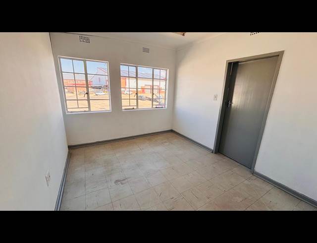 225M² WAREHOUSE TO LET IN ROBERTVILLE