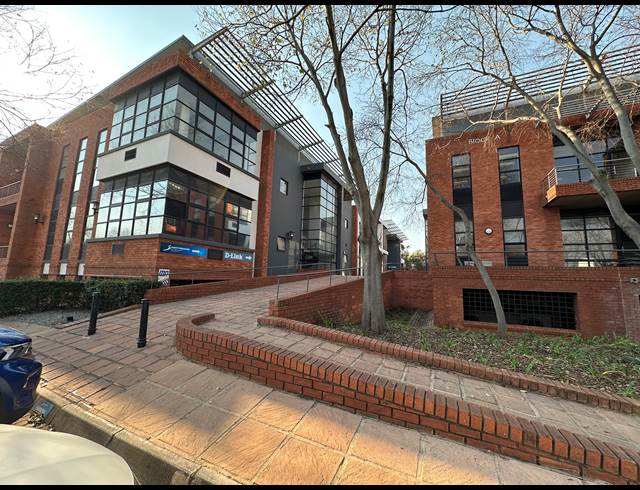 154.50M² OFFICE TO LET IN ECO PARK ESTATE
