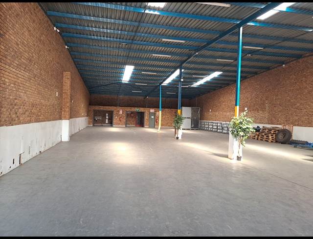 600M² WAREHOUSE TO LET IN POMONA