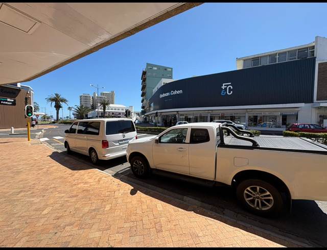 320M² RETAIL TO LET IN STRAND CENTRAL